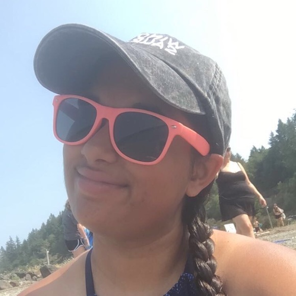 Meet your Posher, Maya - Picture 1 of 1